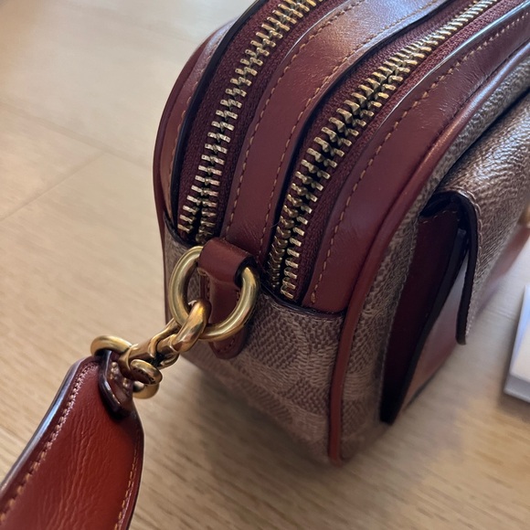 Coach Willow Camera Crossbody In Coated Canvas Signature Tan - Picture 3 of 11